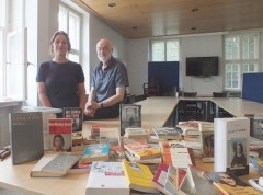<i>Wochenzeitung DIABOLO:</i><br />Am richtigen Ort<br />Förderverein internationales Fluchtmuseum übergibt Bücher an Jugendkulturarbeit e.V.