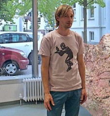 <i>Wochenzeitung DIABOLO:</i><br />Verbindungen schaffen<br />Skulpturen von David Rauer in der Oldenburger Werkschule