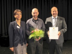Ein Kosmos aus Perlen und Schrauben: Matthias Langer erhält den Kunstpreis der Gemeinde Rastede
