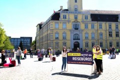 Leere Koffer, leere Kassen: Streik der Reisebüros auf dem Schlossplatz