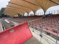 Kostenlos – 4.000 rote Sitzschalen aus dem Stadion!