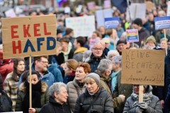 1500 bei der Kundgebung „Gemeinsam gegen Faschismus” in Westerstede.